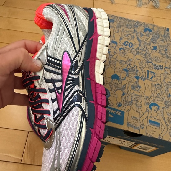 New BROOKS ADRENALINE GTS 14 size 7,5 - Picture 7 of 13